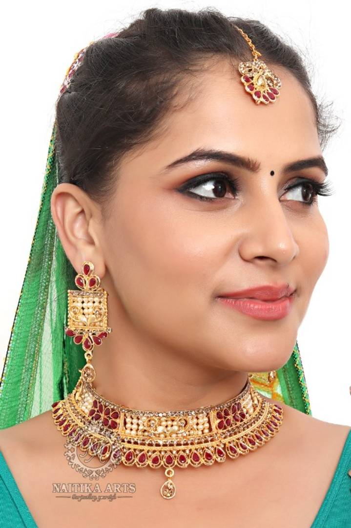 Trendy Alloy Gold Plated Artificial Stone Choker Jewellery Set For Women